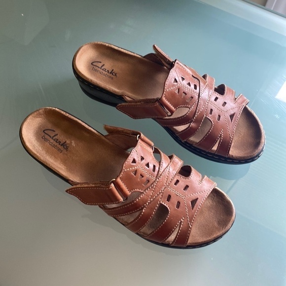 Clark’s Brown Leather Slides Wedge Sandals Size 9 Wide - Picture 3 of 4